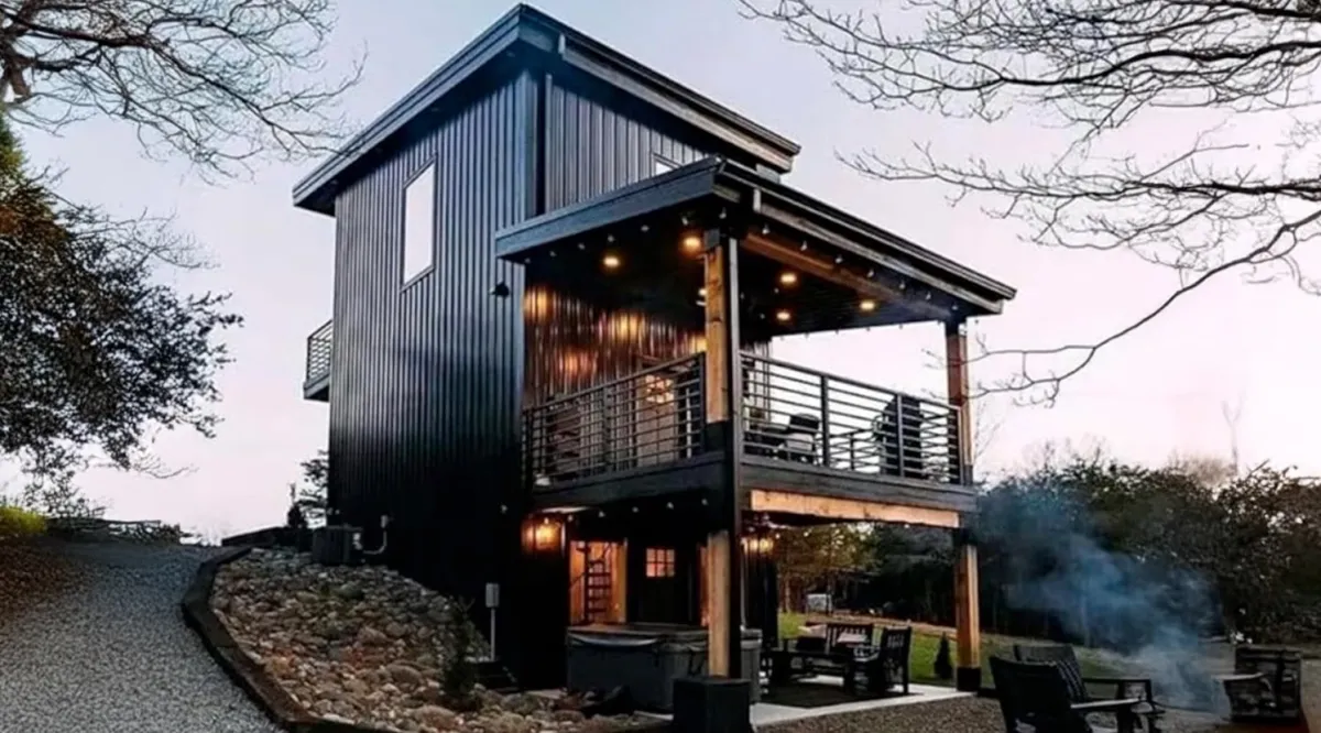 A casa pré-fabricada de 2 andares, com 3 quartos e 10 janela