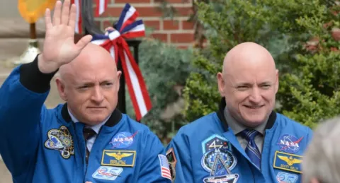 A NASA estudou dois irmãos gêmeos, um na Terra e outro no es