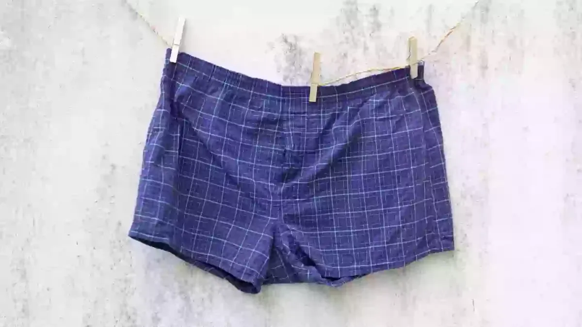 A razão real pela qual algumas cuecas têm um buraco na frent