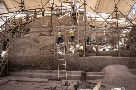 Arqueólogos descobrem represa pré-histórica perto do tanque 