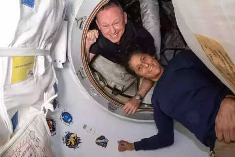 Astronautas da NASA, que estão presos no espaço até 2025, qu
