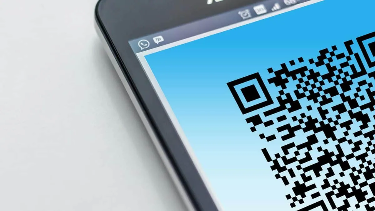 Atenção: Podem estar roubando seus dados via QR Code! Entend