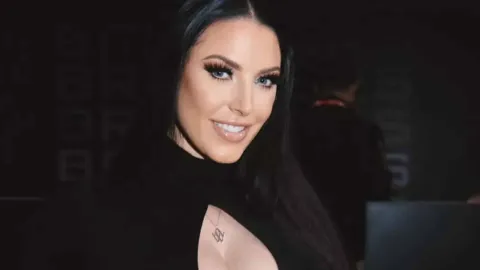 Atriz de filmes adultos revela as 3 coisas específicas que e