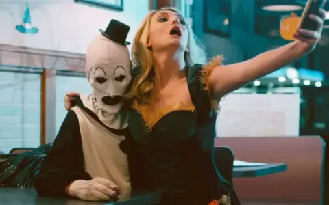 Atriz de franquia que fez pessoas vomitarem nos cinemas proc