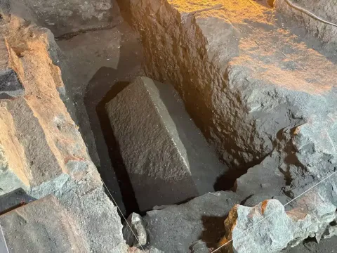 Caixão do ‘Papai Noel’ é descoberto por arqueólogos após 1.6