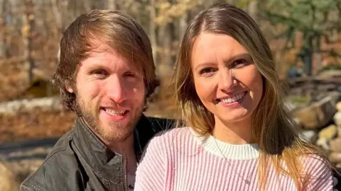 Casal de youtubers que decidiu interromper a gravidez após u