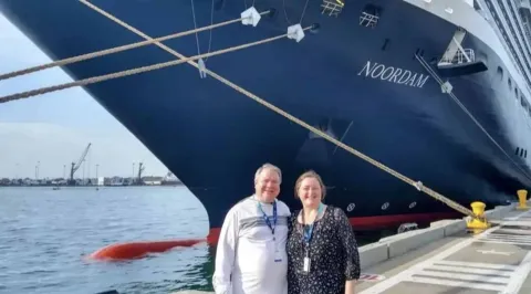 Casal vendeu a casa e toda a vida que tinham para morar em u