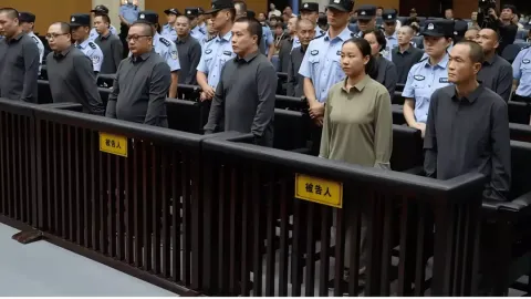 China executa 11 membros de uma notória família mafiosa que comandava uma rede de golpes bilionária