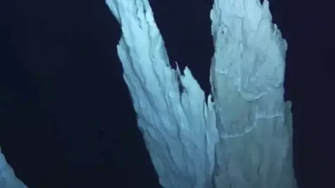 ‘Cidade Perdida’ encontrada nas profundezas do Oceano Atlânt