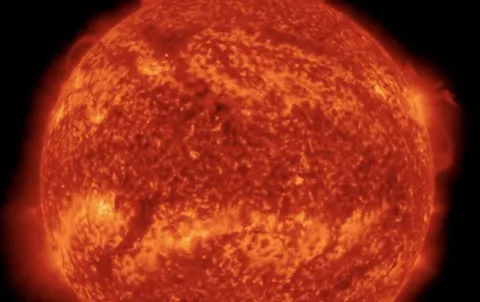 Cientistas ficam perplexos ao descobrir que parte do Sol est