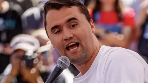 Cirurgião que operou o pescoço de Charlie Kirk revela “milag