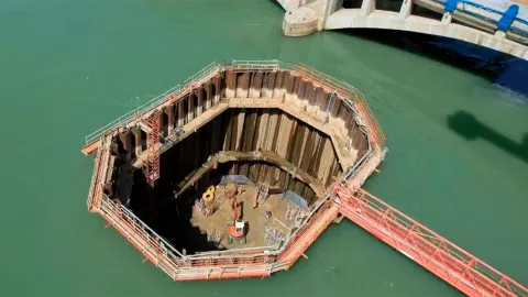Como as pontes são feitas no mar ou rios?