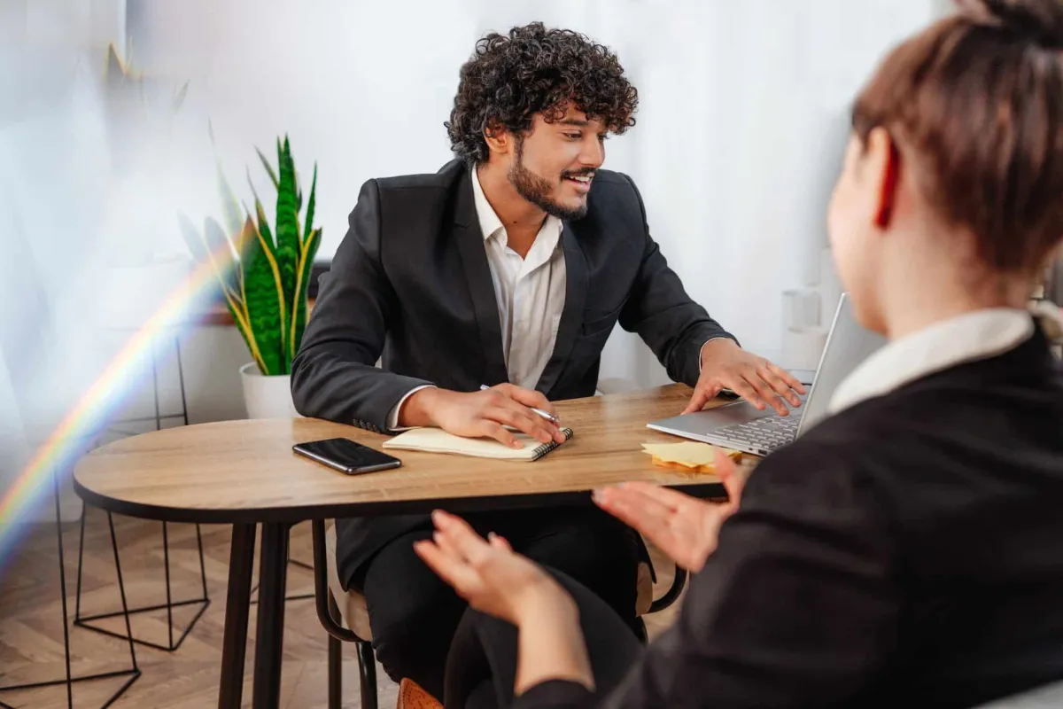 Como dividir 5 laranjas entre 6 pessoas? A pergunta surpresa