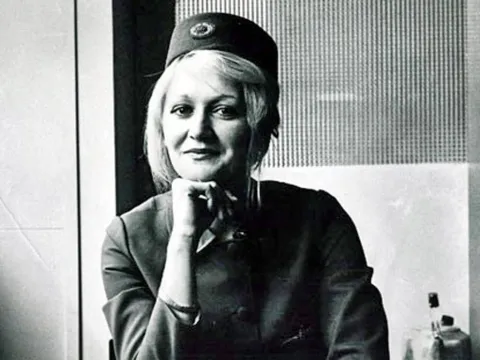 Como Vesna Vulović sobreviveu a uma queda de 10.000 metros?