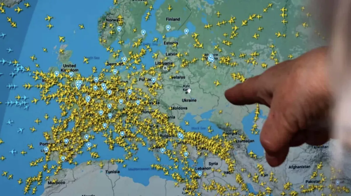 Detalhe assustador visto em mapa ao vivo de aviões no céu de