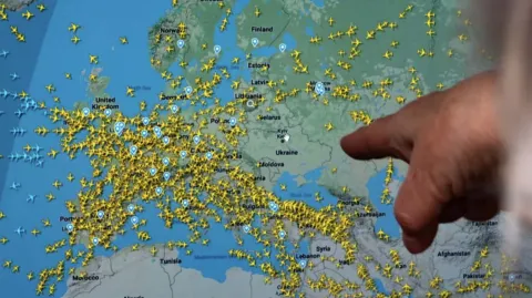 Detalhe assustador visto em mapa ao vivo de aviões no céu de