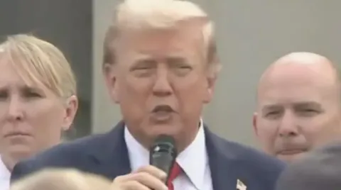 Discurso bizarro de Trump sobre grama faz todos pensarem que