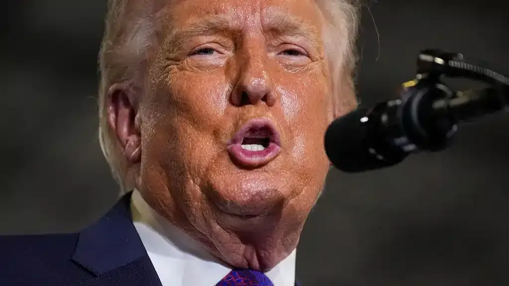 Donald Trump responde a suposto plano secreto do Irã para at