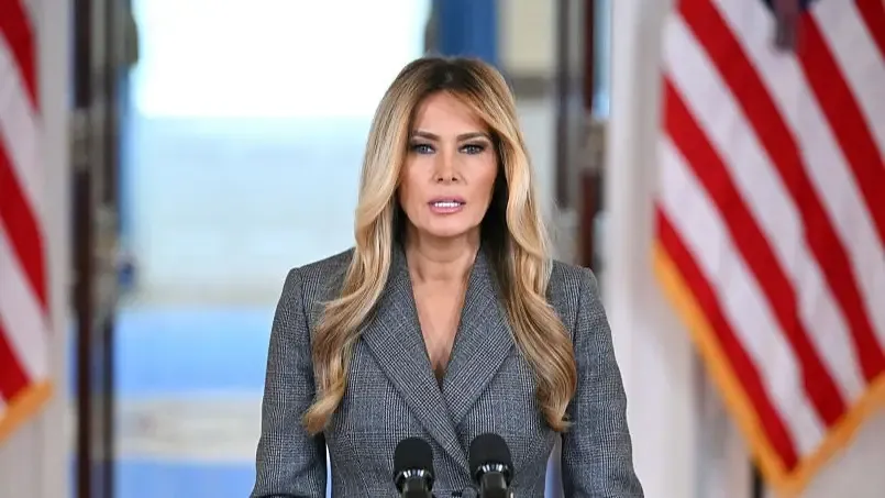 E-mail de Melania nos arquivos de Epstein vem à tona enquant