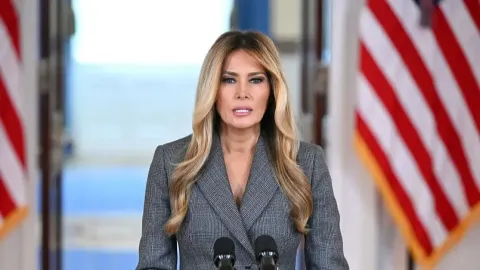 E-mail de Melania nos arquivos de Epstein vem à tona enquant