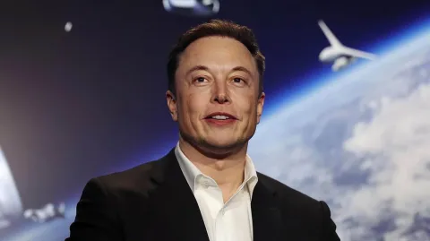 Elon Musk “afirma” ser um “alienígena viajante do tempo de 3