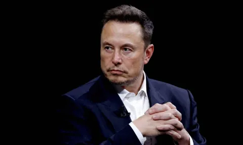Elon Musk provoca Alexandre de Moraes após X voltar a funcio