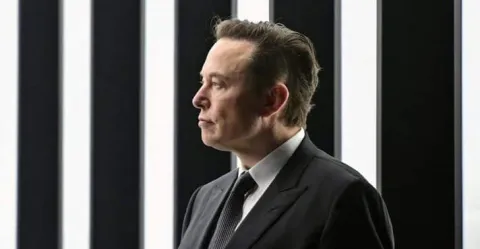Elon Musk revela pergunta de entrevista que ele sempre faz p