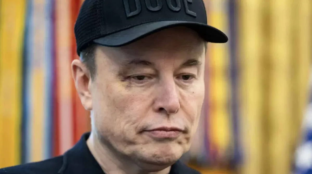 Elon Musk se pronuncia sobre olho roxo notado pelo público e