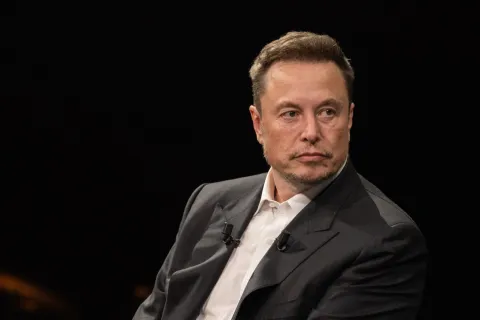 Elon Musk usou método genial para identificar funcionário da Tesla que estava vazando informações confidenciais