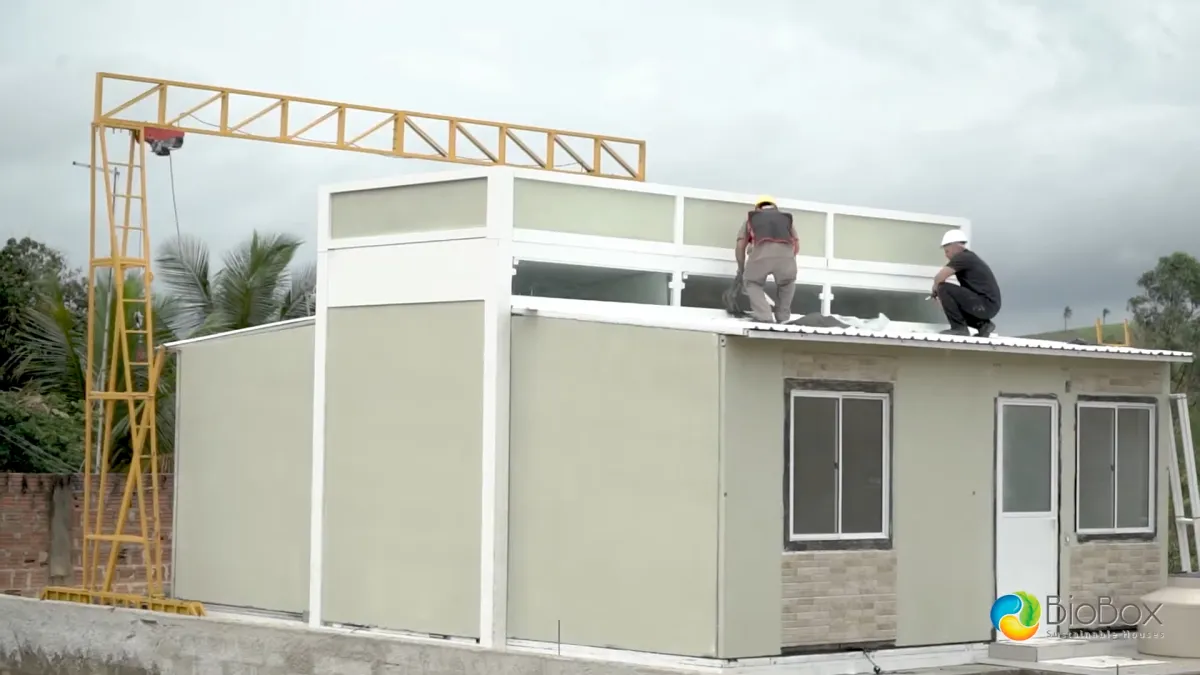 Empresa brasileira vende casas que chegam prontas em caminhã