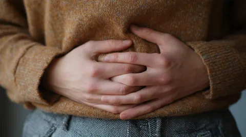 Especialista revela 5 sinais de alerta no seu corpo que indi