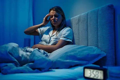 Especialistas revelam quantas vezes é normal acordar durante