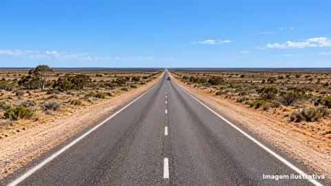 Estrada na Austrália tem 146,6 quilômetros em linha reta sem