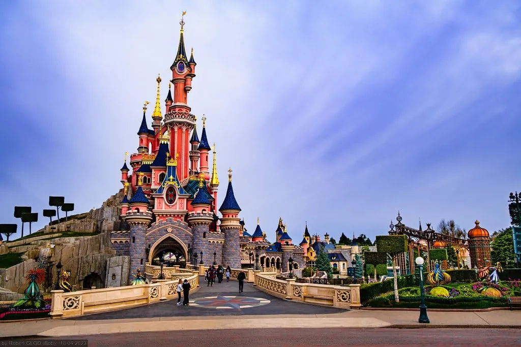 Família compra $ 10 mil em cartões-presente da Disneyland e