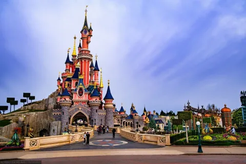 Família compra $ 10 mil em cartões-presente da Disneyland e 