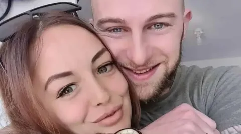 Família devastada após mãe, de 28 anos, morrer misteriosamen