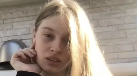 Filha de Elon Musk compartilha mensagem após cortar laços co