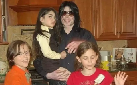 Filho de Michael Jackson, Prince explica por que seu pai sem