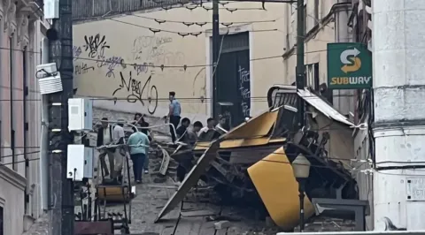 Filmagem aterrorizante mostra pessoas gritando “tem crianças