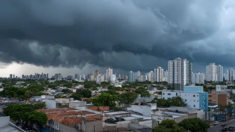 Frente fria traz risco de tornados, granizo e ventos de mais