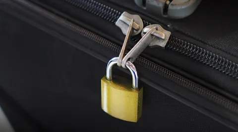 Funcionário da segurança do aeroporto explica por que você n