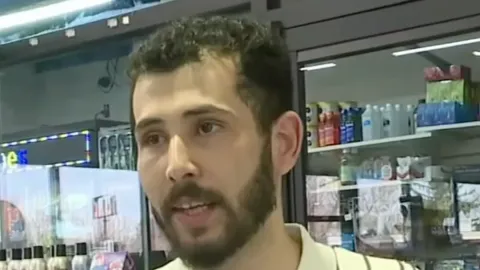 Funcionário de posto salva adolescente sequestrada após ela 