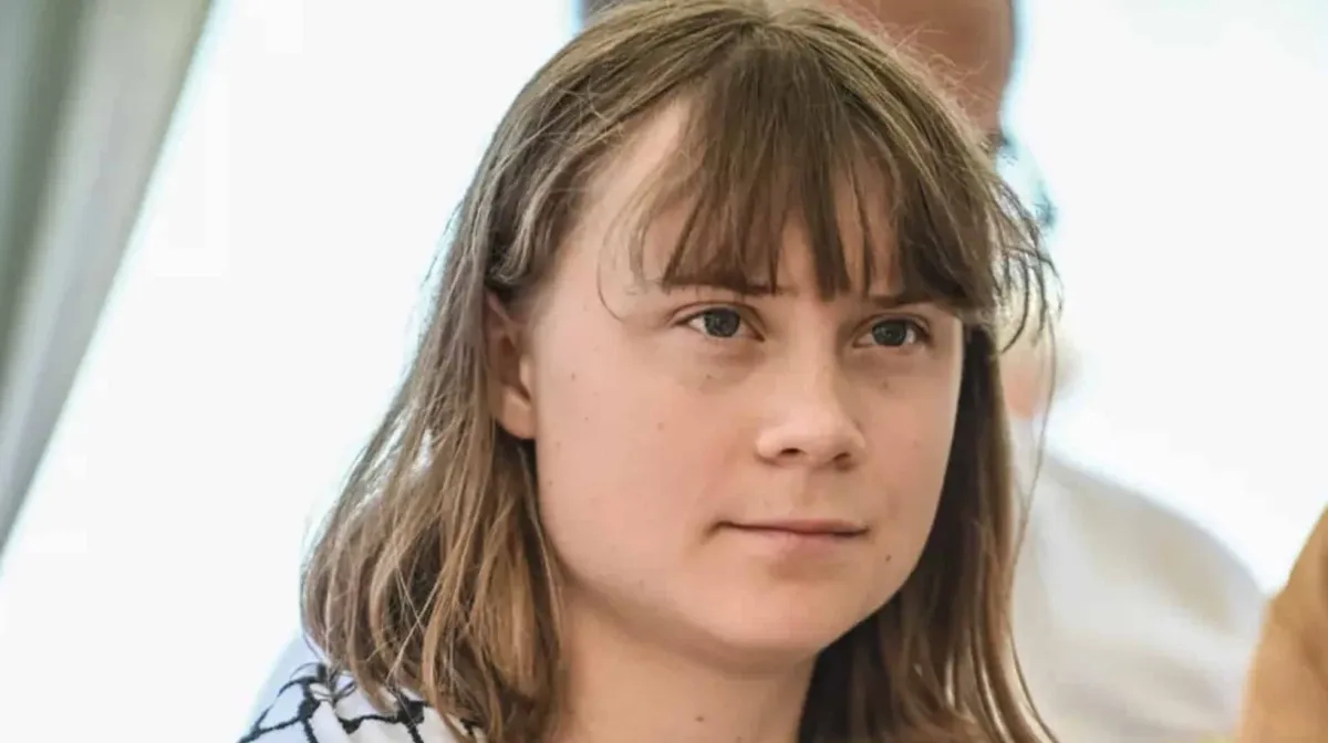 Greta Thunberg é oficialmente deportada após alegação de ter
