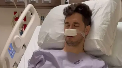 Homem acorda de uma cirurgia falando espanhol fluentemente, 