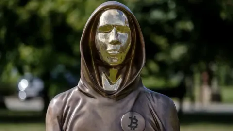 Homem “acusado” como lendário fundador do Bitcoin responde à investigação