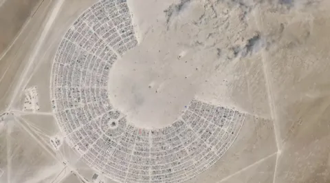 Homem é encontrado em poça de seu próprio sangue no festival Burning Man
