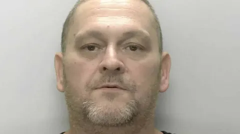 Homem encontrou ex-namorada morta em seu apartamento, mas vi