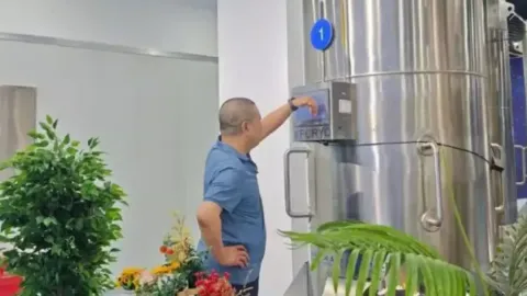 Homem enfrenta forte repercussão após congelar criogenicamente o corpo da esposa e anos depois encontrar um novo amor