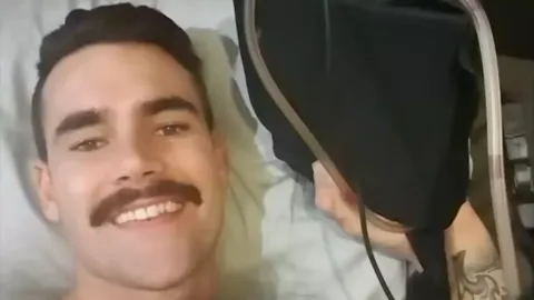 Homem fica acamado e precisa de 9 cirurgias após ser diagnos