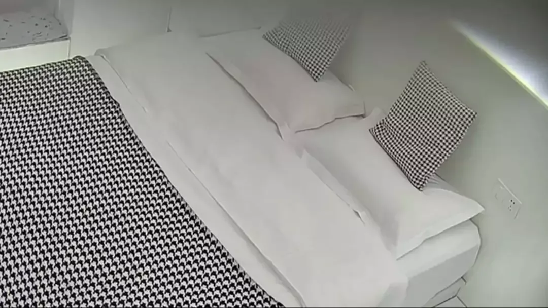 Homem fica chocado ao descobrir vídeo dele e da namorada faz